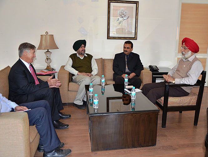 Dr Hugh White, Director, University of Sydney interact with the Vice- Chancellor, GADVASU, Dr AS Nanda on 7th Dec., 2015